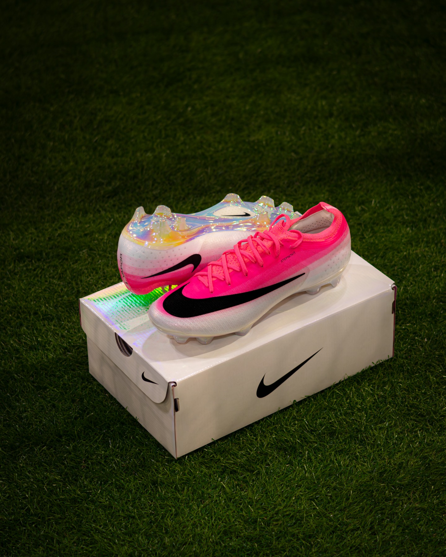 Auffällig. Leicht. Schnell. ⚽️⚡
Der Nike Mercurial ist gemacht für Tempo.

#offensivsport #nikefootball #mercurial #footballboots #fußballliebe