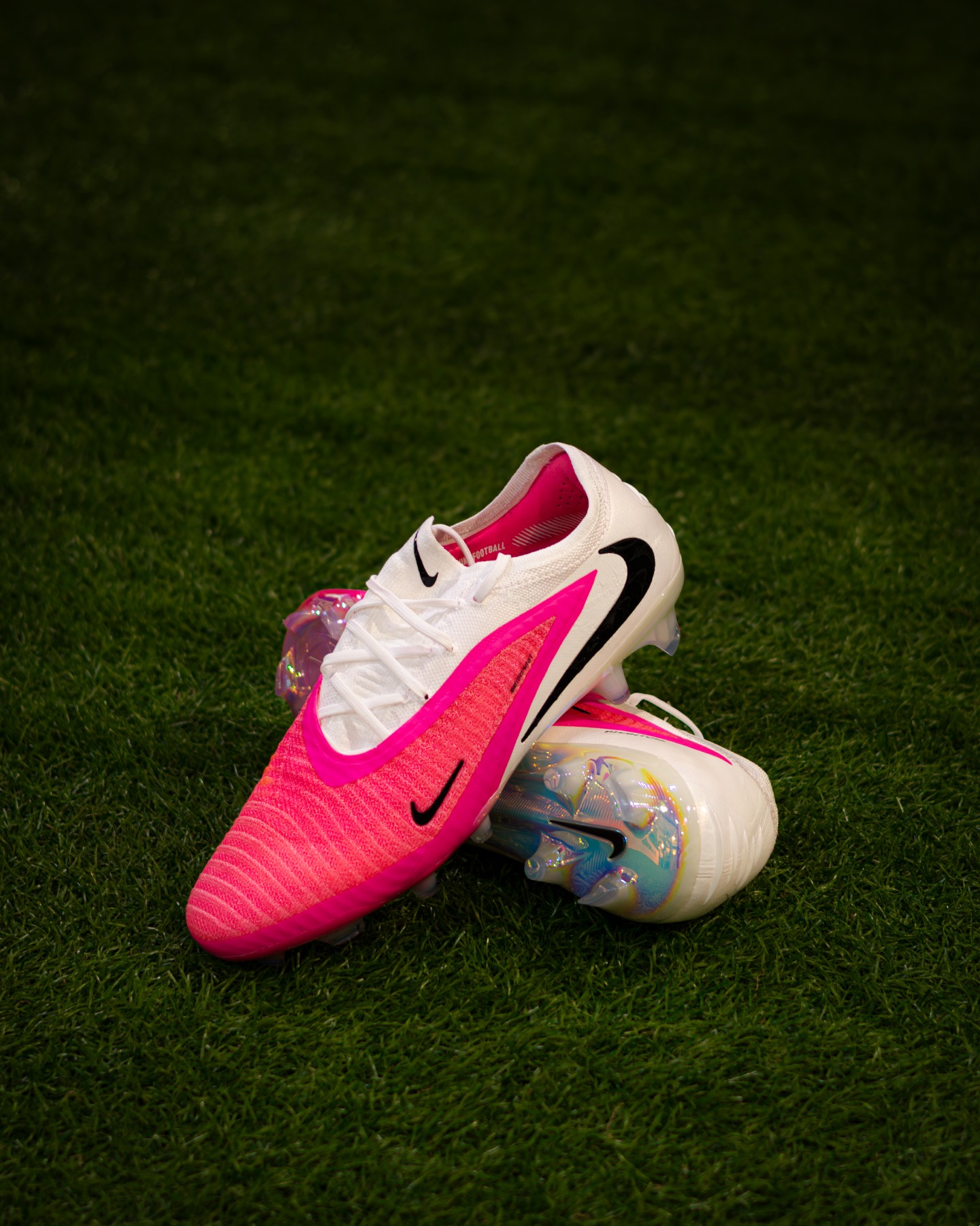 Der Nike Phantom ist gemacht für Gefühl am Ball und Kontrolle im entscheidenden Moment. 👟⚽

#offensivsport #nikefootball #phantom #footballboots #fußballliebe