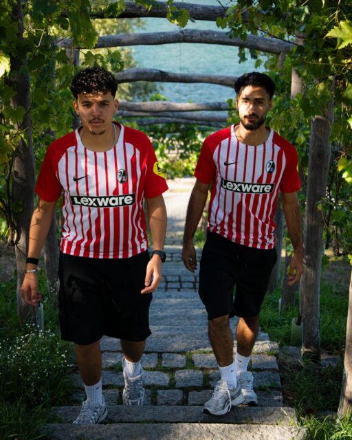 SC Freiburg zuhause – rot-weiß geht einfach immer. 🔴⚪
Wie gefällt euch das neue Heimtrikot?

#offensivsport #scfreiburg #fußballtrikot #footballculture #fußballliebe